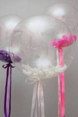 Balon balonları, tüylü şeffaf balonlar.