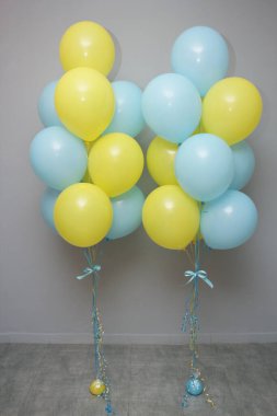 Ukrayna bayrağı, sarı-mavi dekor, balonlar