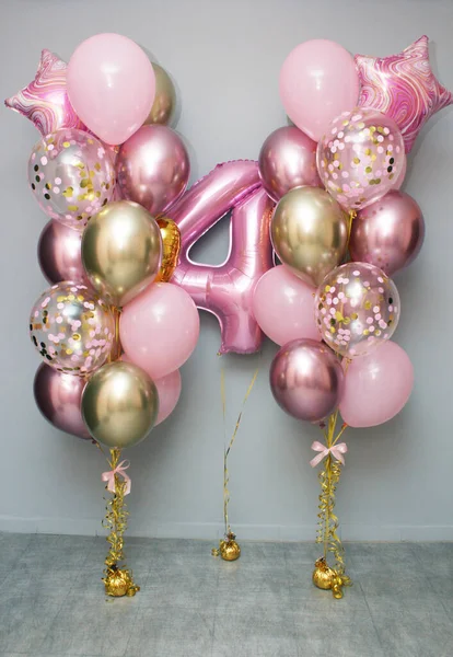Pembe ve altın balonlar