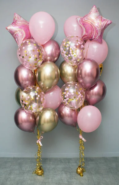 Pembe ve altın balonlar
