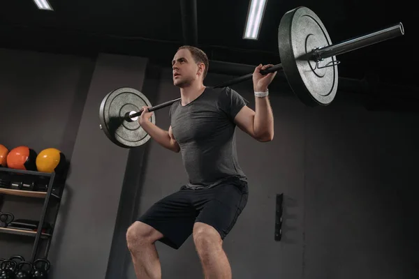 Blanke Sterke Atletische Man Met Training Bodybuilding Met Halters Gewicht — Stockfoto