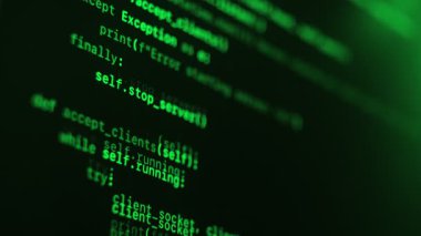 Dijital ekranda yeşil yazılım kodunu kapat. Programlama kavramı