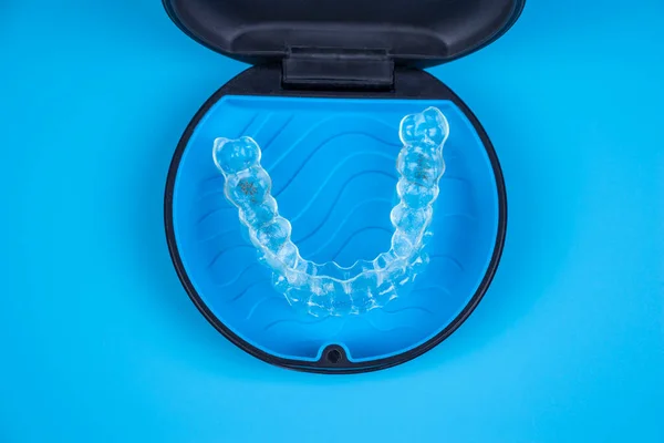 Invisalign transparent braces in a plastic case. Orthodontic invisible retainers and aligners — Stock Photo, Image