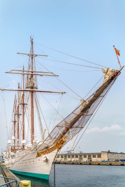 Ünlü uzun geminin pruvası Juan Sebastian de Elcano