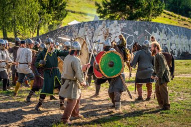 Cedynia, Polonya, Haziran 2019 Cedynia Muharebesi 'nin tarihi yeniden canlandırması, toprakları kontrol etmek için iki kabile arasındaki savaş veya savaş, yakın plan.