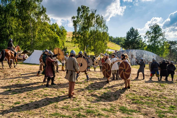 セディニア ポーランド 2019年6月セディニアの戦い 戦争または領土と影響力を支配するための2つの部族間の戦いの歴史的な再現 — ストック写真