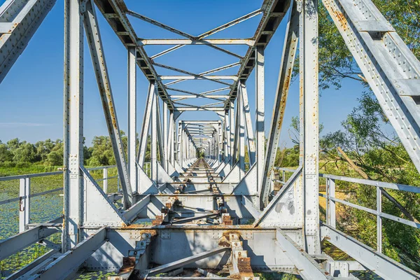 Rusty Trasig Metall Järnvägsbro Som Heter Most Europejski Byggande Mer — Stockfoto