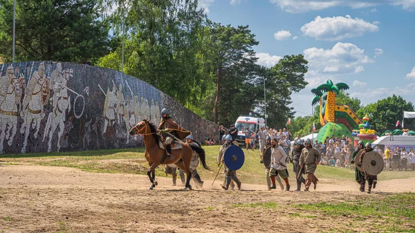 Cedynia Poland June 2019 Army Warriors Attacking Fort Crowd Spectators — Stock Photo, Image