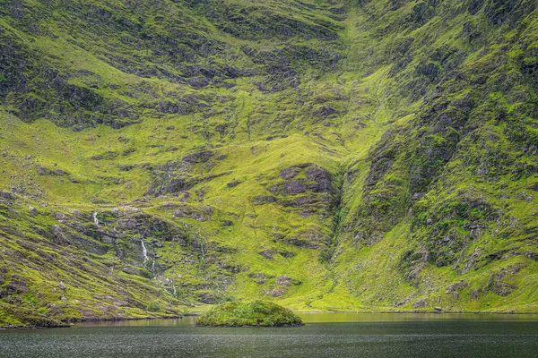 Ilha Verde Lough Callee Cachoeiras Encosta Montanha Sopé Montanha Mais — Fotografia de Stock