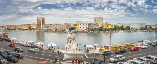 Zadar Croacia Julio 2019 Vista Panorámica Los Peatones Que Cruzan — Foto de Stock