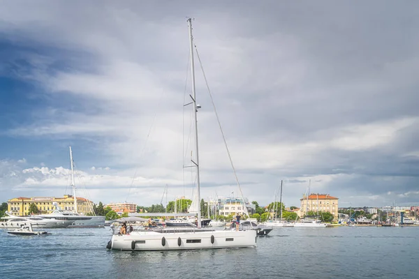 Velero Que Entra Bahía Zadar Desde Mar Adriático Marina Con — Foto de Stock