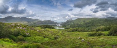 İrlanda ikonik bakış açısına sahip geniş bir panorama, Bayanlar Manzarası, Killarney