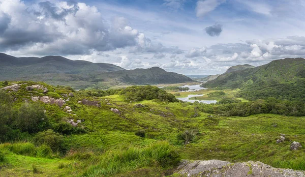 Wunderschönes Panorama Mit Irischem Aussichtspunkt Ladies View Und Den Seen — Stockfoto