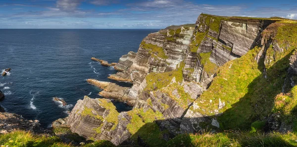 Panorama Con Majestuosos Hermosos Acantilados Kerry Océano Atlántico Soleado Día — Foto de Stock