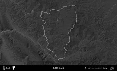Bashkia Kolonje. Arnavutluk 'un idari bölgesi gri ölçekli bir yükselme haritasında belirtildi