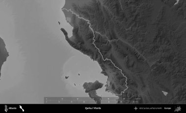 Qarku i Vlores. Arnavutluk 'un idari bölgesi gri ölçekli bir yükselme haritasında belirtildi