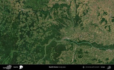 Bezirk Krems. Temmuz 2022 'de çekilen Global Mozaik Sentinel-2 karolarından oluşan bir uydu görüntüsü üzerine Avusturya' nın idari bölgesi