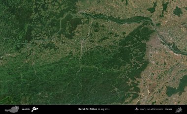 Bezirk St. Polten. Temmuz 2022 'de çekilen Global Mozaik Sentinel-2 karolarından oluşan bir uydu görüntüsü üzerine Avusturya' nın idari bölgesi