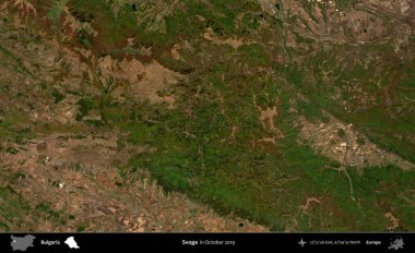 Svoge. Ekim 2019 'da çekilen Global Mozaik Sentinel-2 karolarından oluşan bir uydu görüntüsü üzerine Bulgaristan' ın idari alanı