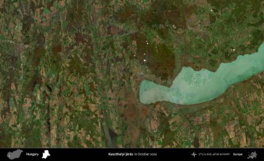 Keszthelyi jaras. Ekim 2024 'te çekilen Global Mozaik Sentinel-2 karolarından oluşan bir uydu görüntüsü üzerine Macaristan' ın idari alanı