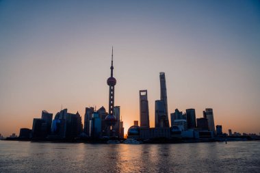 Lujiazui, Pudong, Şangay 'da güzel bir gün doğumu.