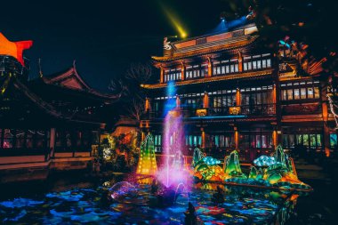 Şangay 'da Çin ay takviminde öküz yılı geleneksel Fener Festivali