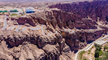 Loess Platosu ve Çin 'de dolambaçlı otoyol.