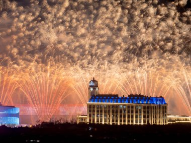 Rıhtımdaki muhteşem havai fişek gösterisi