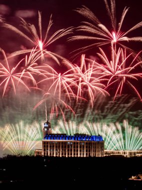 Rıhtımdaki muhteşem havai fişek gösterisi