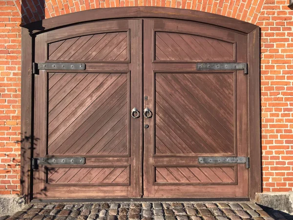 Винтажная Деревянная Дверь Кирпичной Стене Старое Здание — стоковое фото