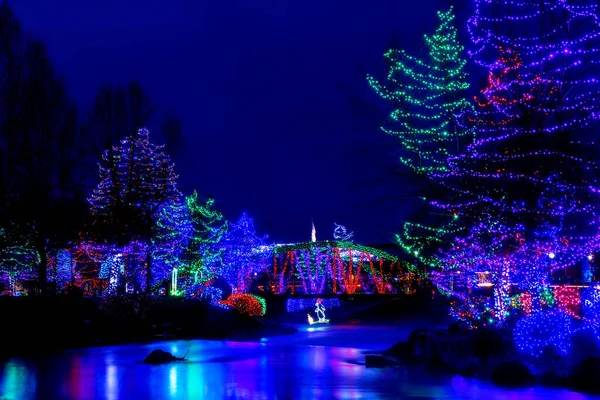 Christmas Lights Reflect Stream Flowing Bridge — Stock Photo, Image