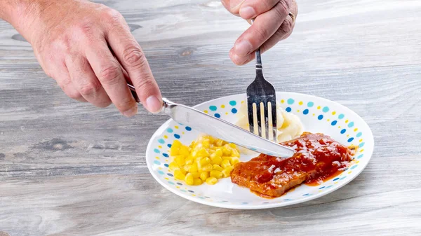 Jantar Banhado Rolo Carne Batatas Corte — Fotografia de Stock