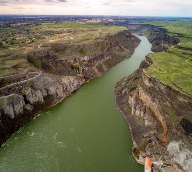 Shoshone Şelalesi yakınlarındaki Yılan Nehri 'nin güzel manzarası