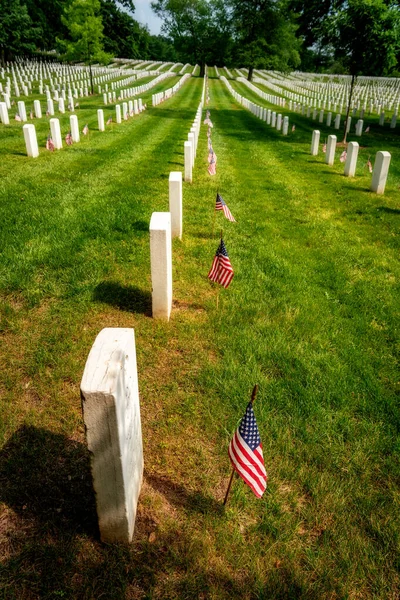 Flaggen Grabstein Auf Dem Friedhof Von Arlington — Stockfoto