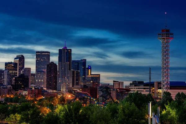 Schöne Skyline Von Denver Colorado Und Vergnügungspark Nacht — Stockfoto