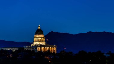 Salt Lake City 'deki Utah başkentinin gece manzarası