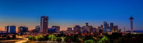 Edifici Alti Del Centro Denver Colorado Notte Ora Blu — Foto Stock