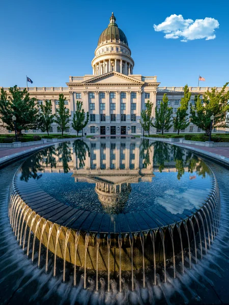 État Utah Réflexion Capitale Dans Fonction Eau — Photo