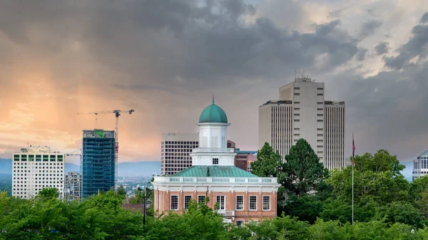 Prominente Kirche Und Skyline Von Salt Lake City Bei Sonnenaufgang — Stockfoto