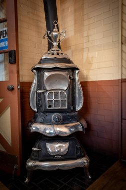 Antik odun patlağı sobası tren istasyonunu yönetmek için kullanılır.