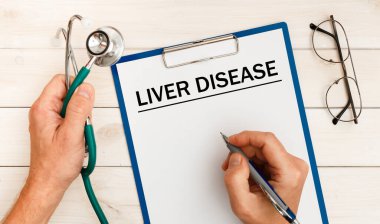 Karaciğer hastalığı ve stetoskop ile ilgili çalışma kağıtları. Tıbbi konsept.