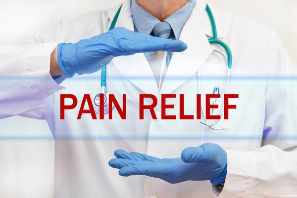 Ruce Doktora Nápisem Pain Relief Lékařský Koncept — Stock fotografie