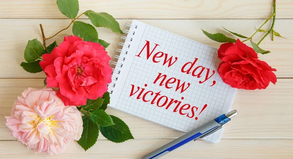 Rosas Rojas Cuaderno Con Inscripción Nuevo Día Nuevas Victorias Motivación — Foto de Stock