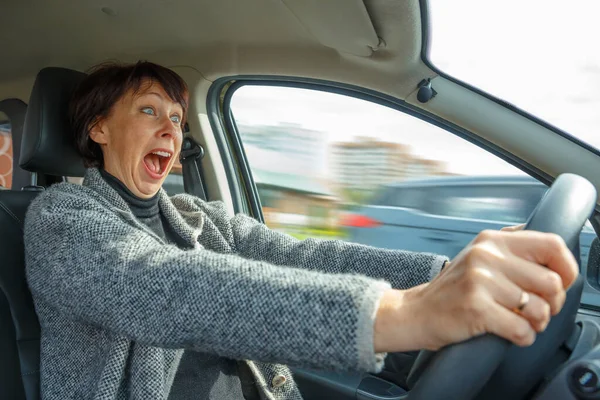 Porträtt Kvinna Som Kör Bil Stress När Man Lär Sig — Stockfoto