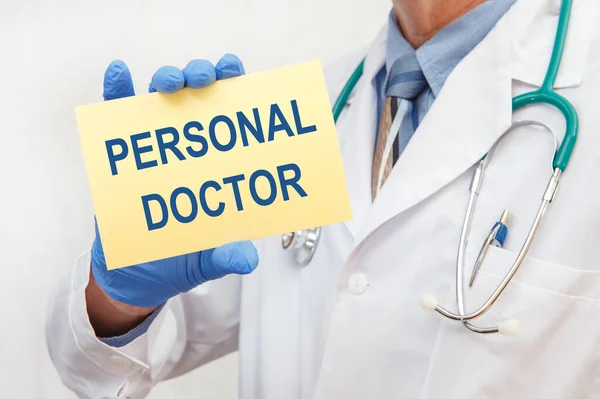 Médico Con Guantes Sosteniendo Cartel Con Texto Doctor Personal — Foto de Stock