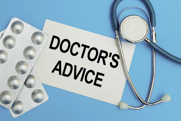 Mesajlı Kart Doktorun Tavsiyesi Haplar Steteskop Tıbbi Konsept — Stok fotoğraf