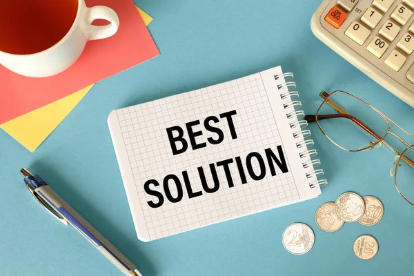 Блокноті Напис Best Solution Калькулятор Чашка Чаю — стокове фото