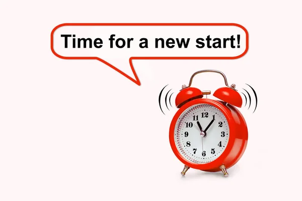 Time New Start Текст Светло Розовом Фоне Красным Будильником — стоковое фото