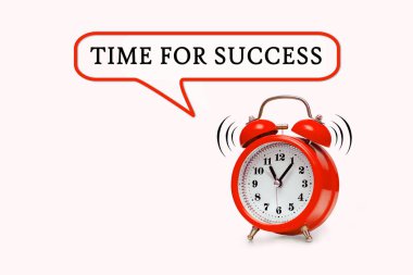 SUCCESS Zamanı - açık pembe arkaplanlı kırmızı alarmlı metin