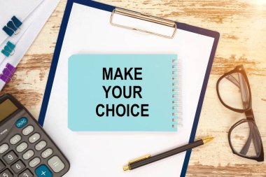 Metinli defter - Seçiminizi ofis masasına, belgelere, hesap makinesine, gözlüğe ve kaleme yapın